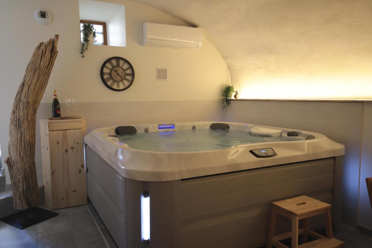 Gite De Charme Haut De Gamme Avec Jacuzzi Et Sauna Privatifs Donzère Eksteriør bilde